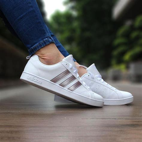 zapatos adidas blancos para mujer.